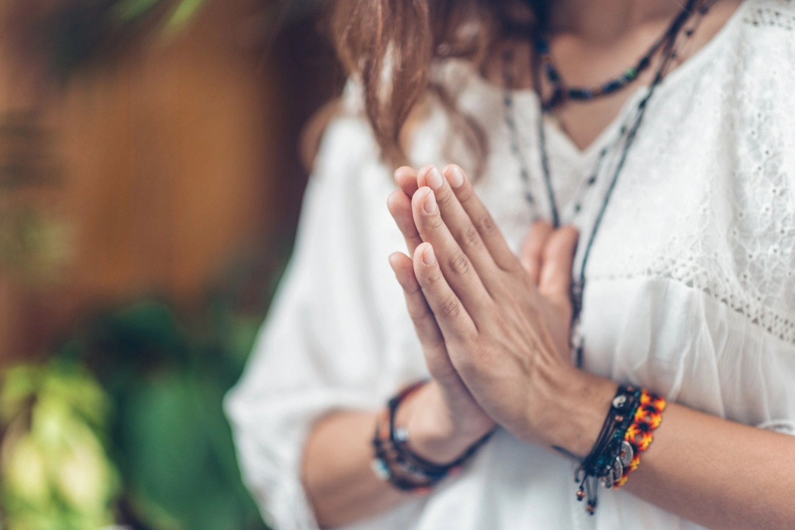 woman doing serenity prayer in AA